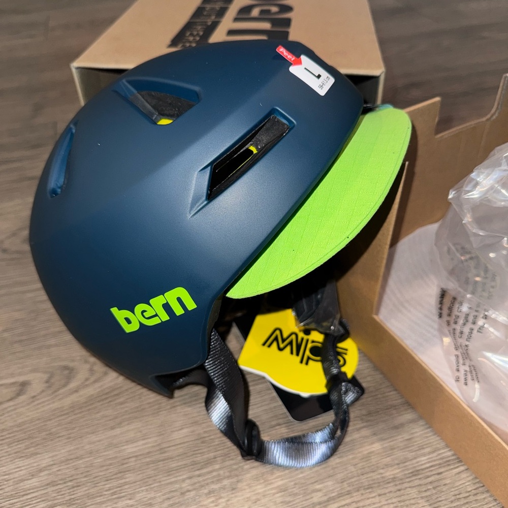 Bern Brentwood 2.0 MIPS Helmet